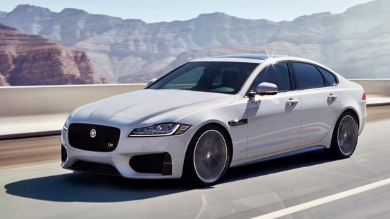 Jaguar отзывает 1652 автомобиля XF в России
