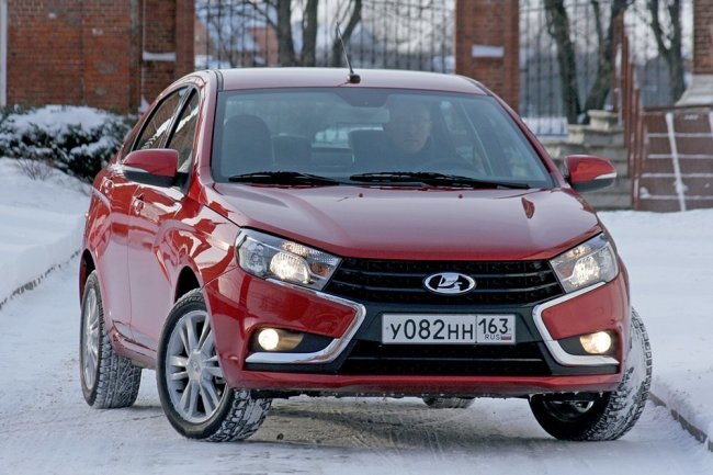 Lada Vesta и Lada Largus стали "Автомобилями года" в России