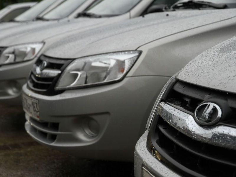 "АвтоВАЗ" потерял 600 млн рублей из-за дилеров Lada Granta