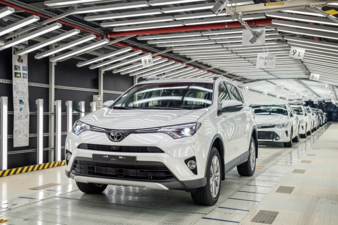 Завод Toyota в Петербурге уходит на летние каникулы