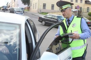 Водители не торопятся снимать тонировку
