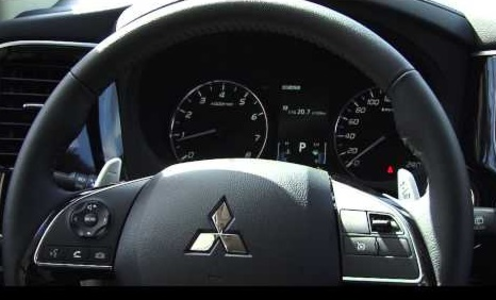 Mitsubishi отзывает 20934 автомобилей Outlander из-за возможного отсоединения стекла люка крыши от рамки