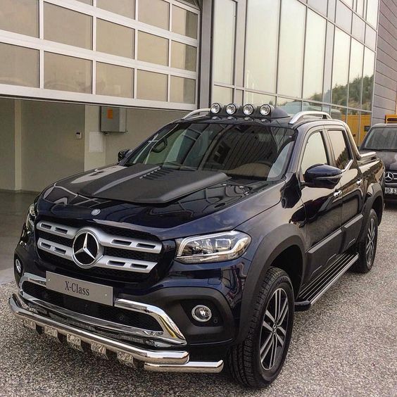 Mercedes проводит отзыв 4 автомобилей X-Class в России