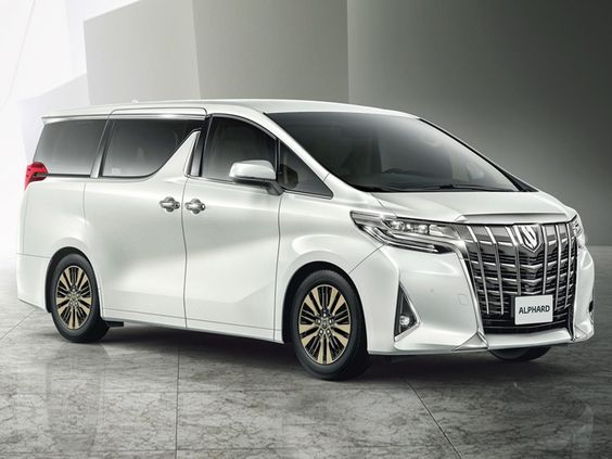 В России отзывают Toyota Alphard: 118 автомобилей