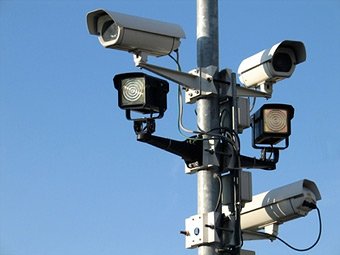 Камеры в Москве научатся штрафовать за проезд на красный свет