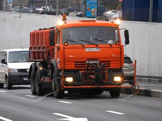 Снегоуборщики и поливалки будут "шпионить" за автолюбителями