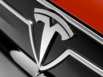 Новый электрокар "Теслы" получит автопилот