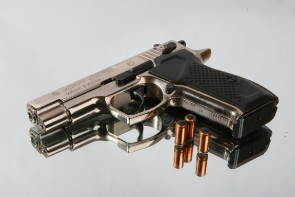 Полицейский устроил стрельбу в автосервисе в Уфе