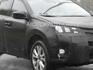 Новая Toyota RAV4 "засветилась" на дорожных тестах