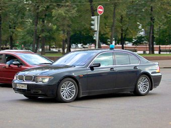 Чиновников начнут пересаживать на российские машины с 2013 года