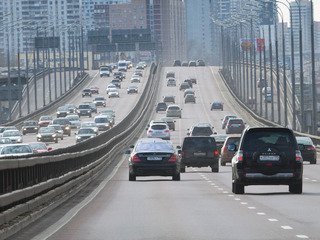 Запрет на госзакупки иномарок увеличит продажи машин в стране