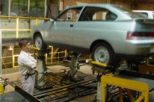 АвтоВАЗ повысит цены на 7-8% с начала 2015 года