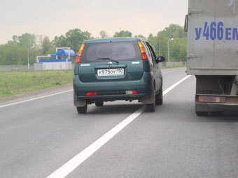 Госдума смягчит наказание за выезд на встречную полосу