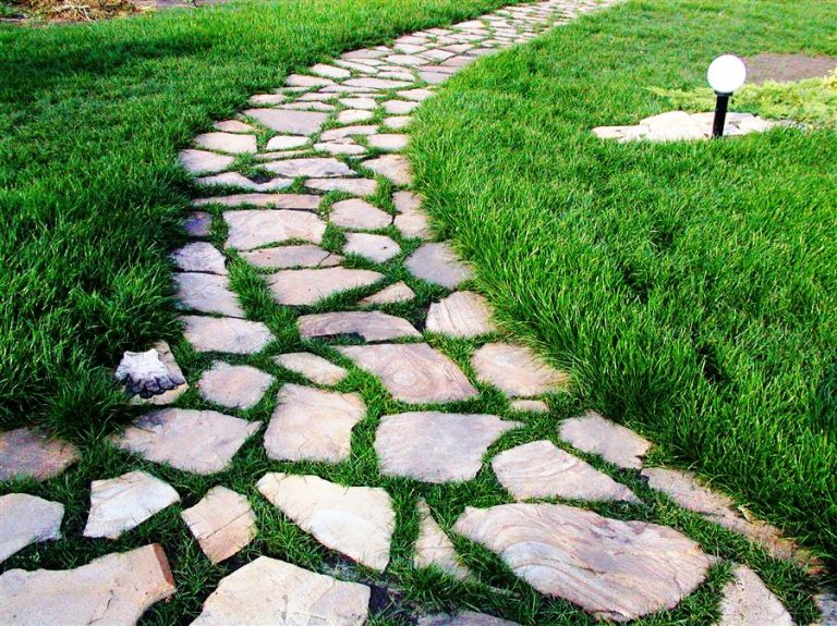 Долговечные каменные дорожки, как сделать своими руками?