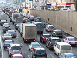  С московскими пробками будут бороться при помощи мобильных телефонов